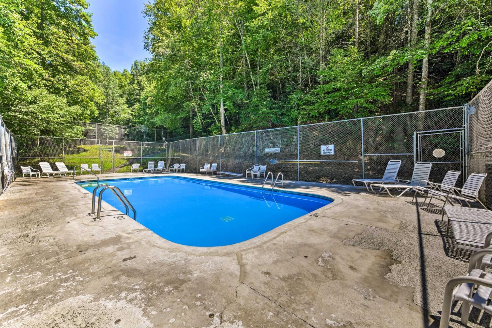 Gatlinburg Cabin With Game Room, Hot Tub And Mtn Views Luaran gambar