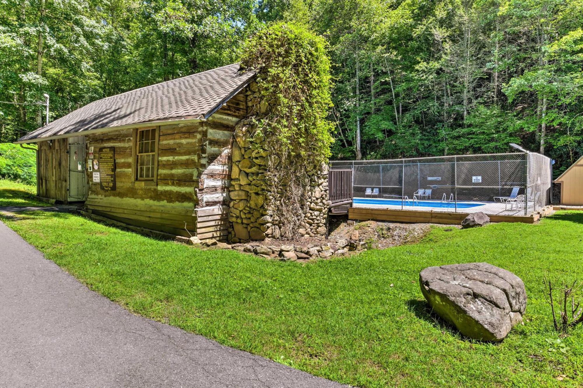 Gatlinburg Cabin With Game Room, Hot Tub And Mtn Views Luaran gambar