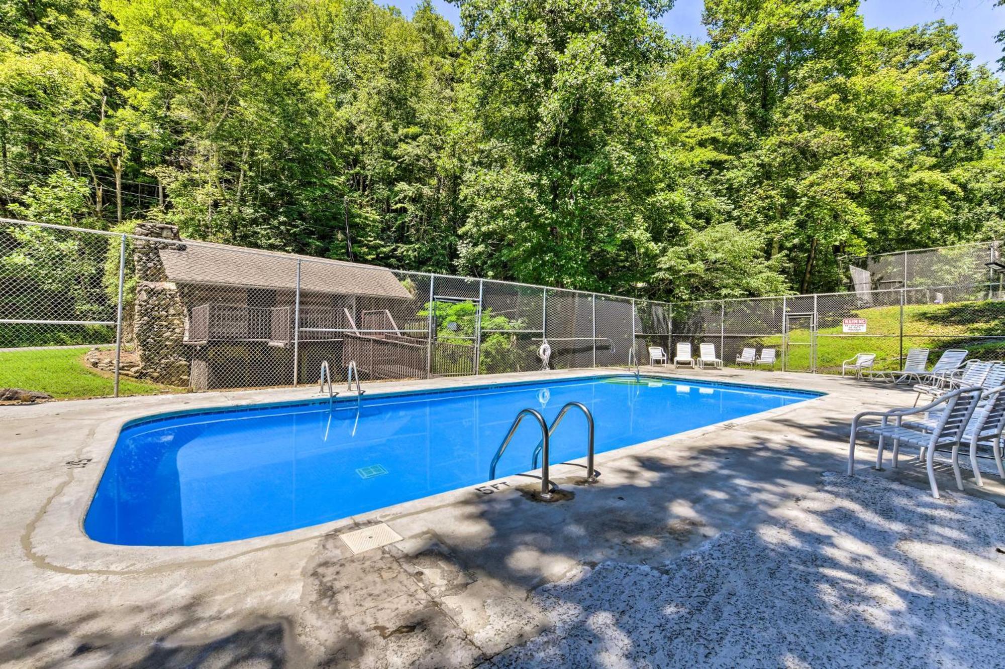 Gatlinburg Cabin With Game Room, Hot Tub And Mtn Views Luaran gambar