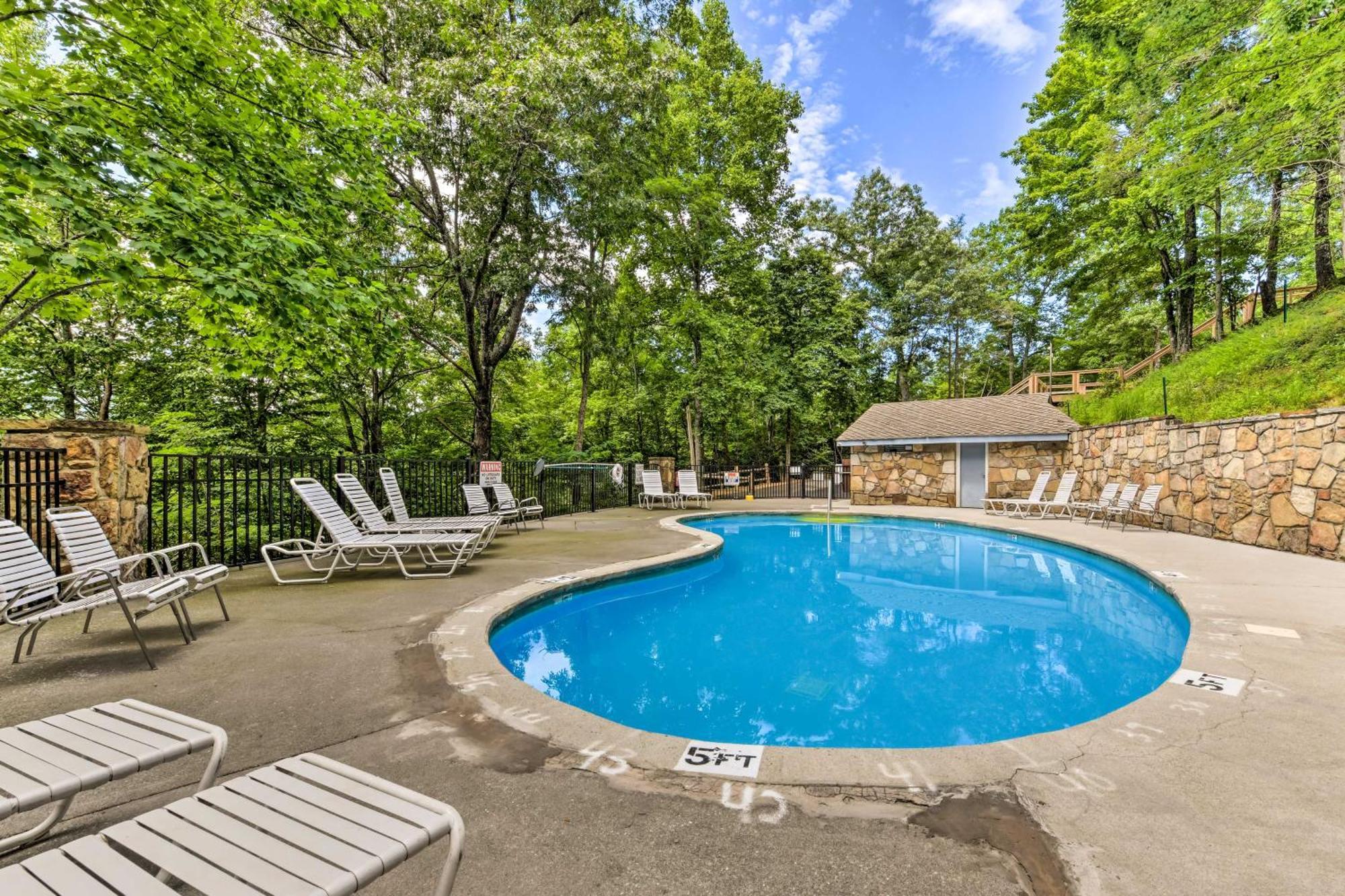 Gatlinburg Cabin With Game Room, Hot Tub And Mtn Views Luaran gambar